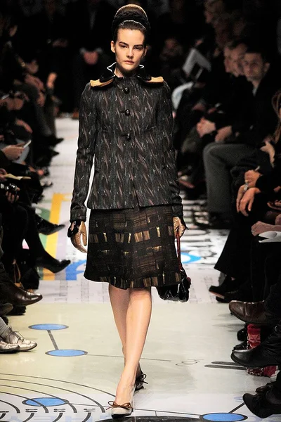 Look 18